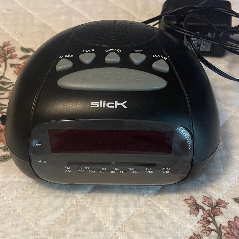 Black AM/FM Clock Radio